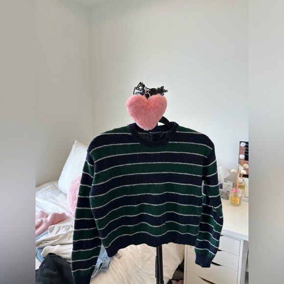 Brandy Melville sweater - Picture 2 of 2